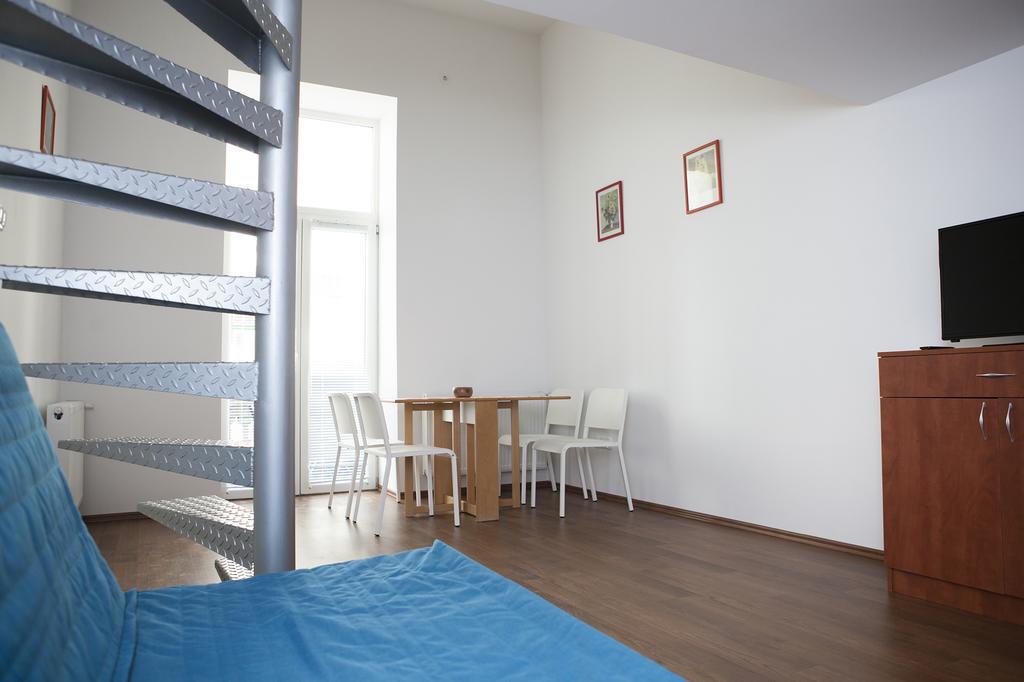 Cute Downtown Studios Budapest Luaran gambar